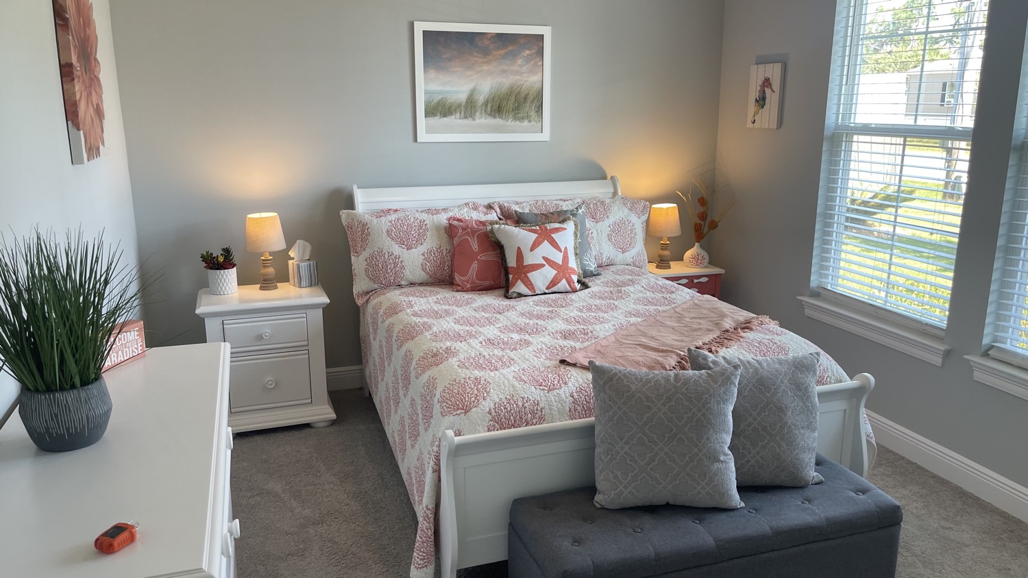 Second bedroom with queen bed